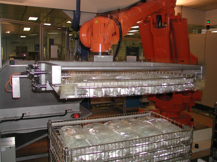 FLEXIBLE POUCHES HANDLING